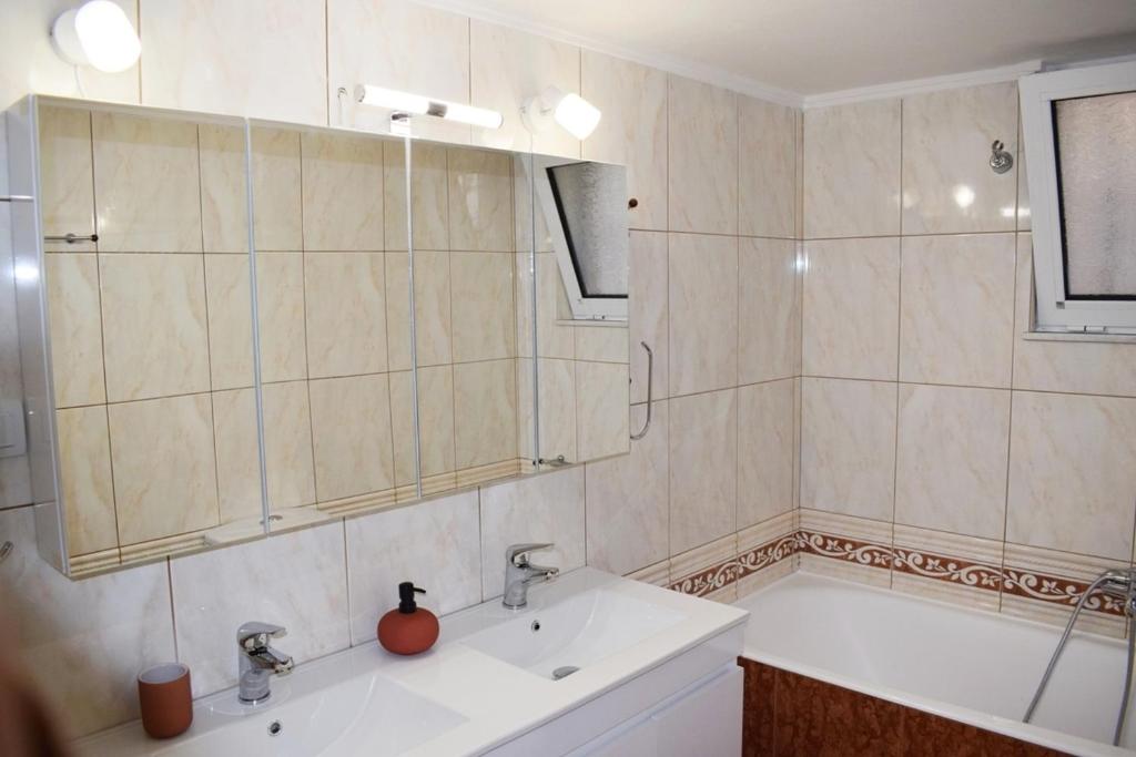 NAMA -Central vacation rental with free parking only 900m far from Venetian Port and beach! 8