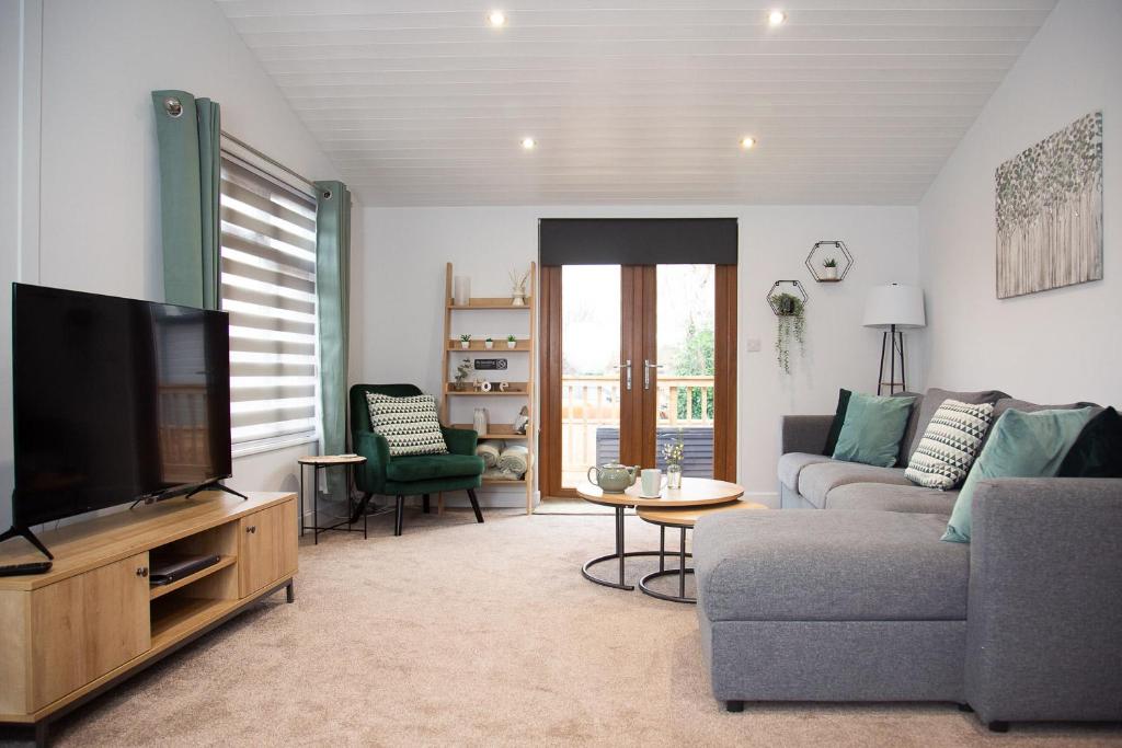3 Bedroom lodge with hot tub 1
