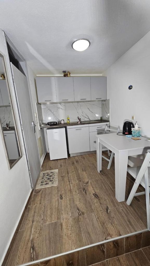 ASTORIA lindos 8