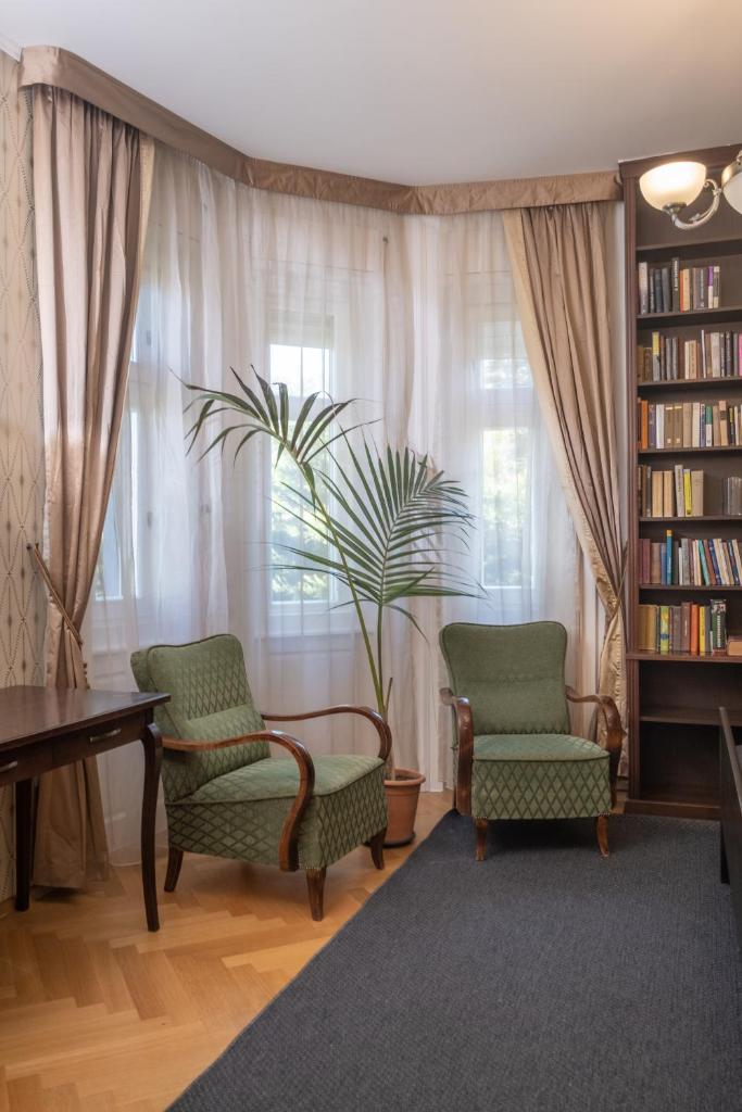 Giovanni's Airport House 5