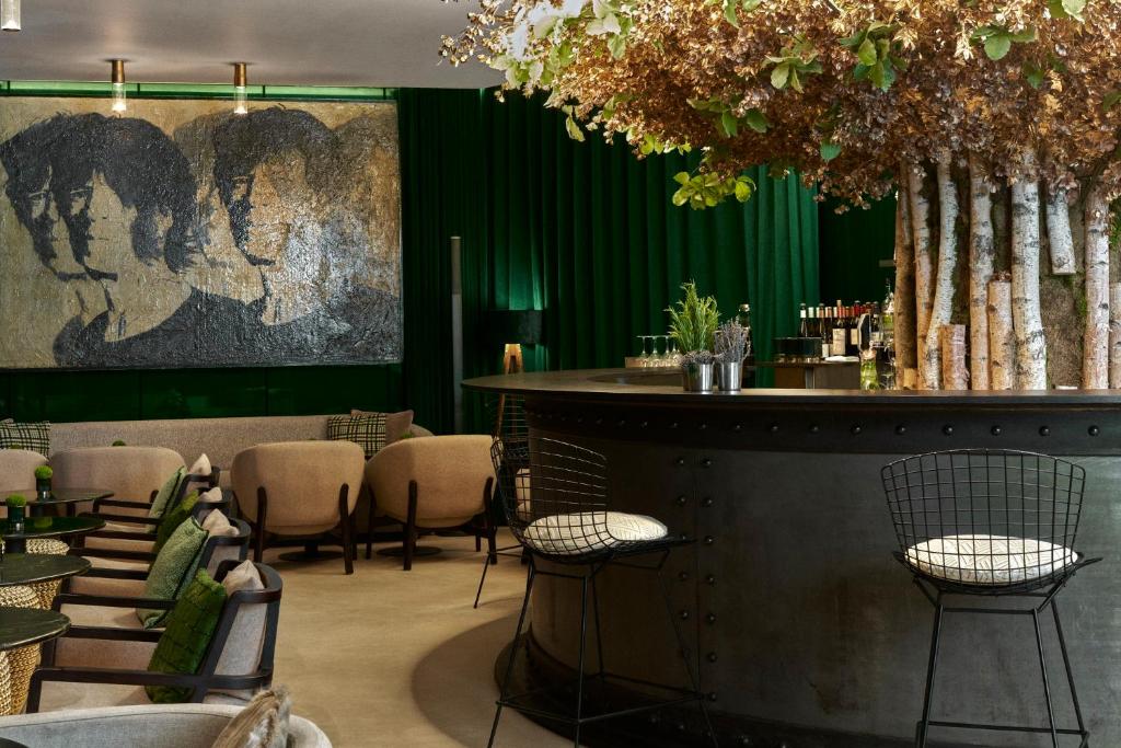 Hotel Cafe Royal Image