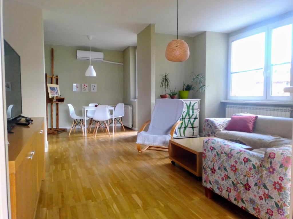 Sunny Center Apartment 4