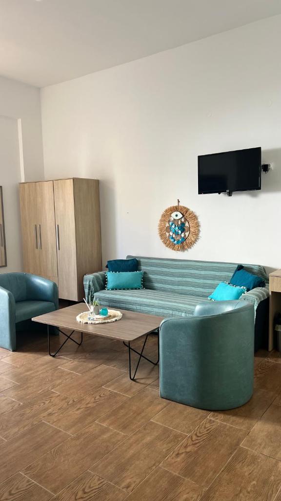 Grande Blue Suites with private bay 6