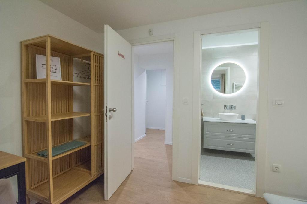 Rooms without kitchen and Studio Apartment ROMIRU 8