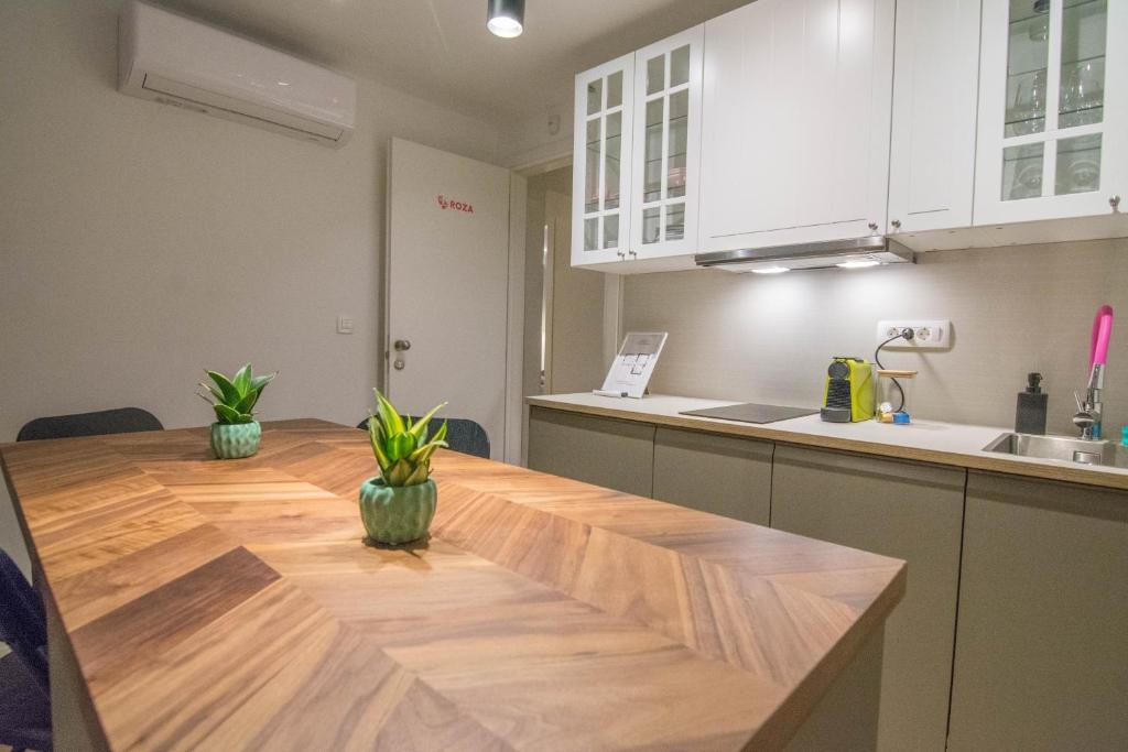 Rooms without kitchen and Studio Apartment ROMIRU 6