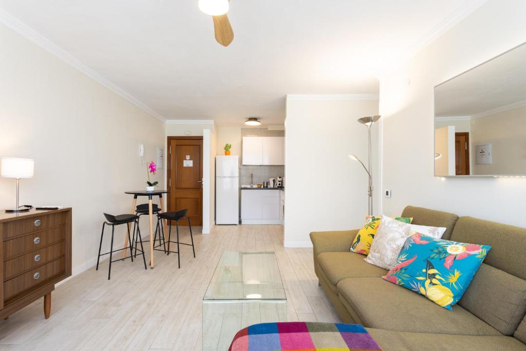 Home2Book Bright Apt & Communal Pool Santa Cruz 5