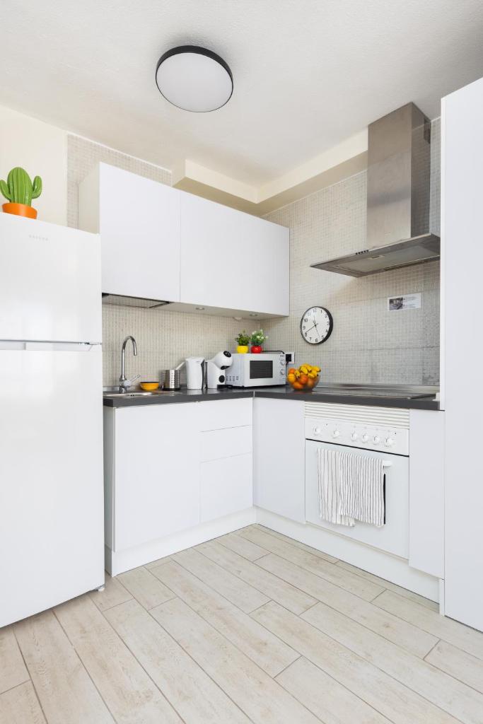 Home2Book Bright Apt & Communal Pool Santa Cruz 8