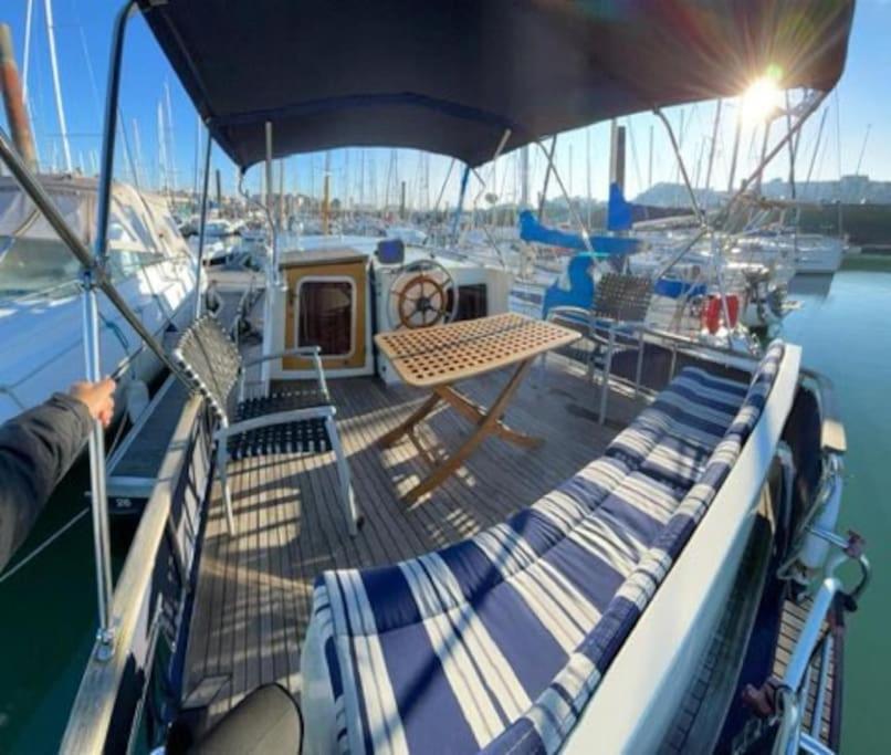 Photo de la galerie de l'établissement Séjour insolite- Bateau Hôtel- La Rochelle, à La Rochelle