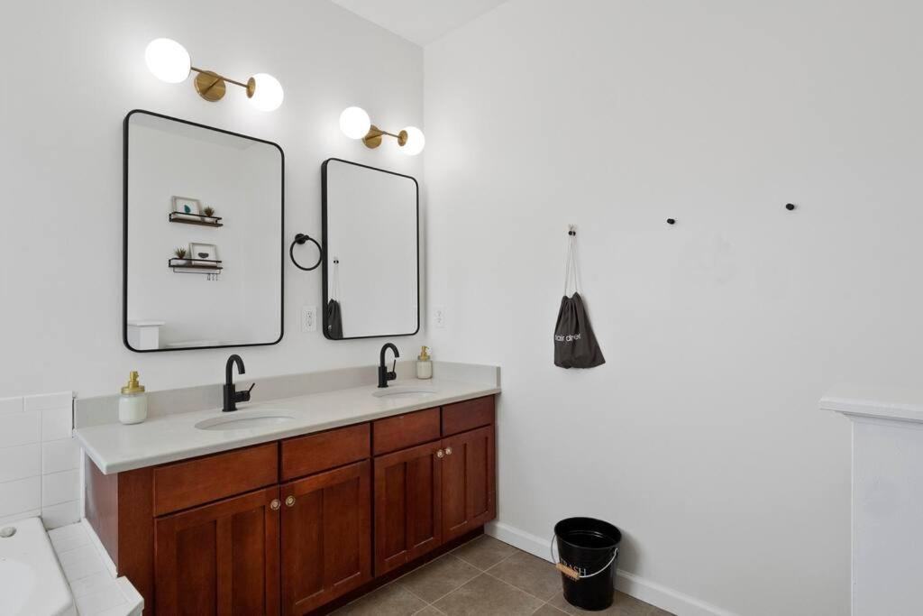 Modern Escape: 5BR/2.5BA Near St. Louis Must-Sees 8