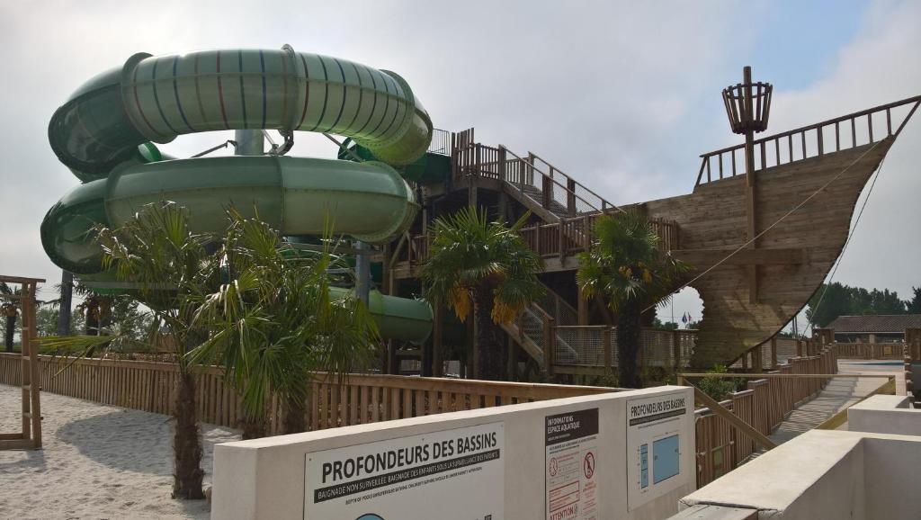 Photo de la galerie de l'établissement location mobile-home IRM super octavia 36m2, à La Tranche-sur-Mer