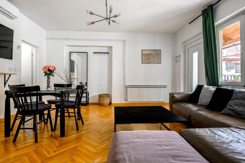 Upper Town Apartments and Rooms 5