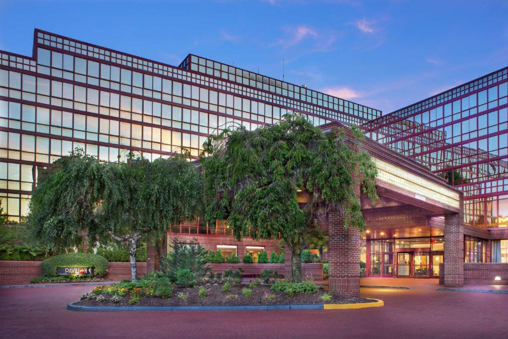 LaGuardia Plaza Hotel Image
