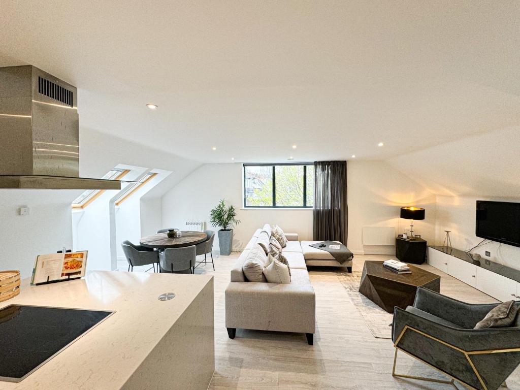 St Johns 3BR Penthouse By Furnished Accommodation - York City Centre - Next To York Minster - Free Parking 5