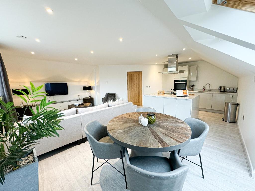 St Johns 3BR Penthouse By Furnished Accommodation - York City Centre - Next To York Minster - Free Parking 4