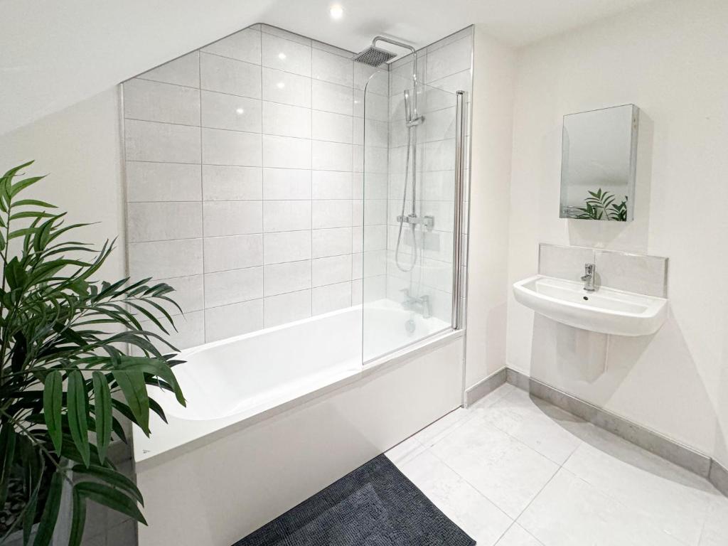 St Johns 3BR Penthouse By Furnished Accommodation - York City Centre - Next To York Minster - Free Parking 3