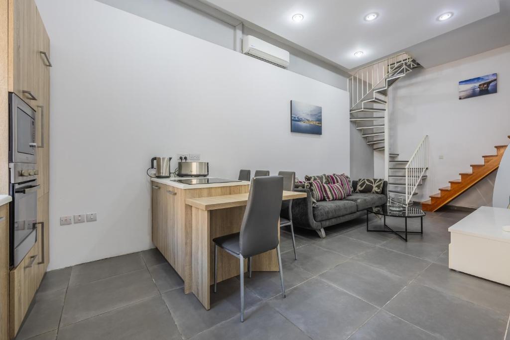 Private duplex home in the heart of St Julians 4