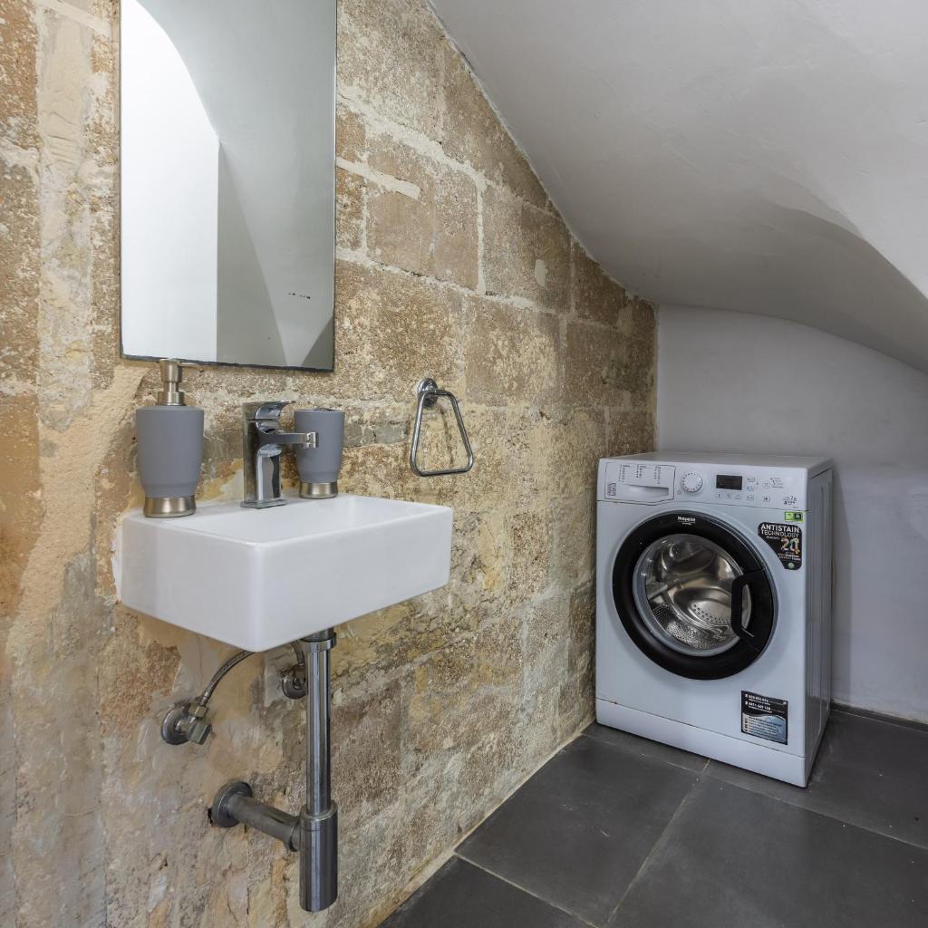 Private duplex home in the heart of St Julians 8