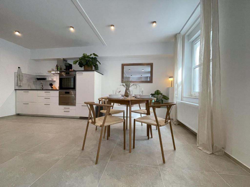 Zentrales Innenstadt Studio mit Garage 8