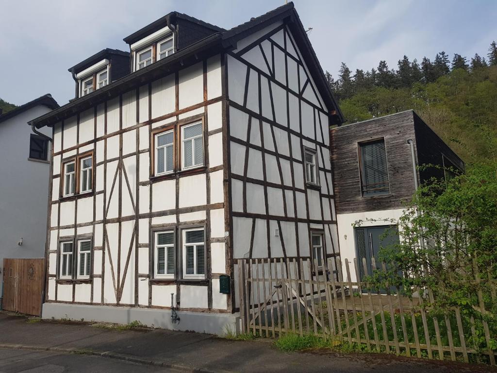 Haus Waldblick 6