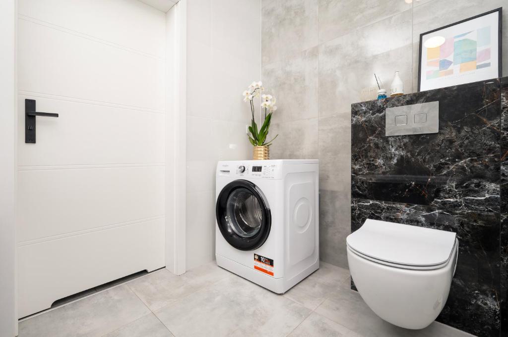 Kopcińskiego Residence - Apartamenty z Parkingiem i Dwoma Łazienkami 3