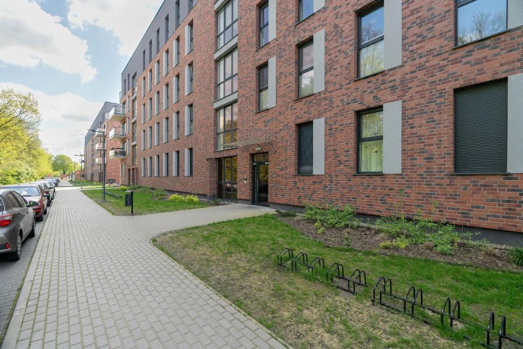 Family Apartment in Poznań with 2 Parking Spaces, 3 Bedrooms and Balcony by Noclegi Renters 5