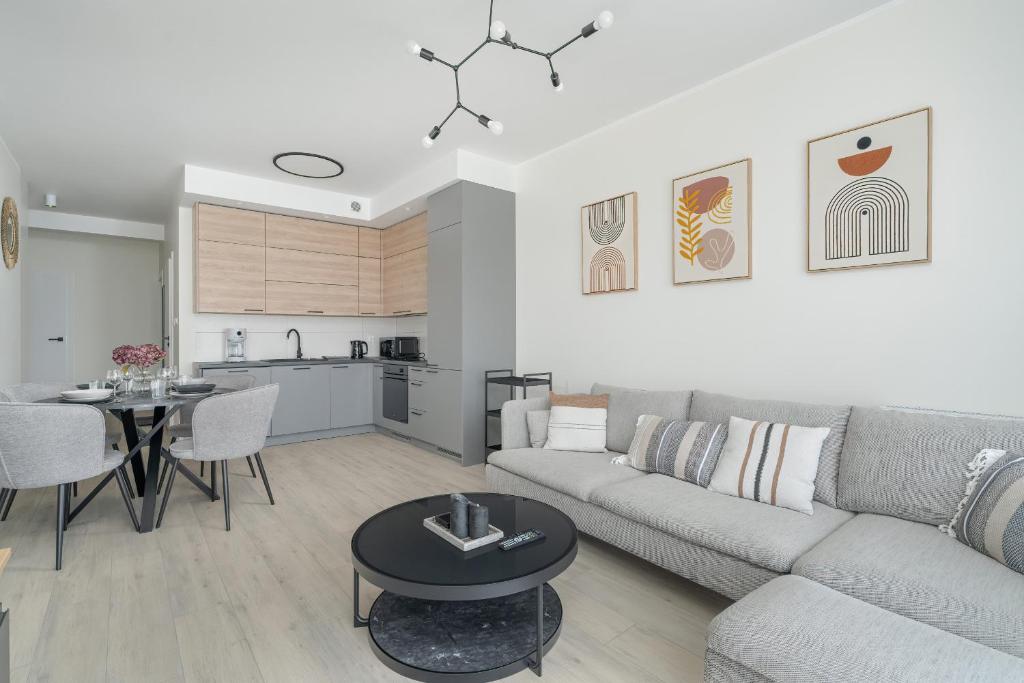 Family Apartment in Poznań with 2 Parking Spaces, 3 Bedrooms and Balcony by Noclegi Renters 6