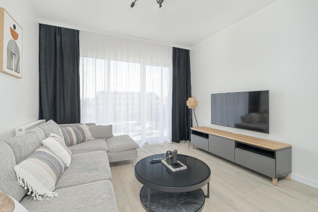Family Apartment in Poznań with 2 Parking Spaces, 3 Bedrooms and Balcony by Noclegi Renters 8