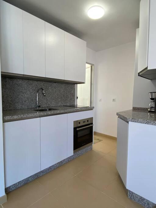 City & Beach Top-Floor Apartment 8