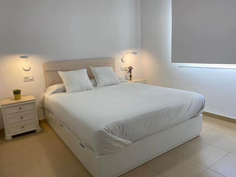 City & Beach Top-Floor Apartment 7