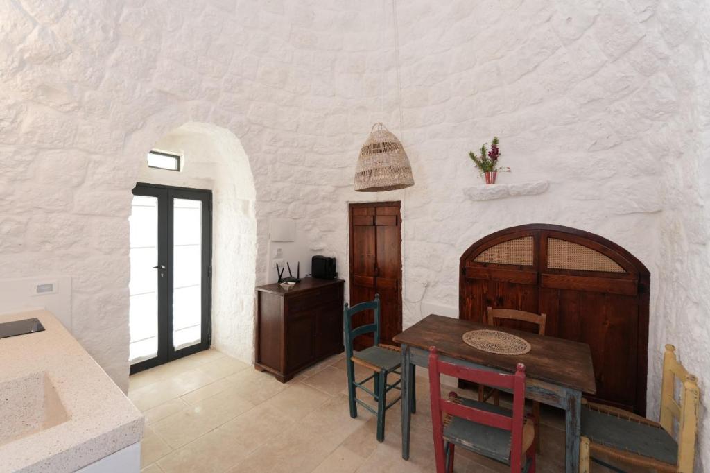 Photo de la galerie de l'établissement TRULLOVE - Enjoy the saltwater pool, à Ostuni