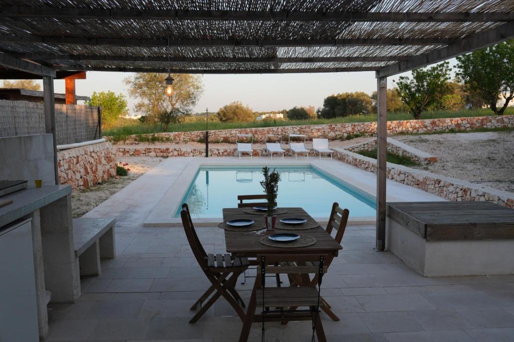 Photo de la galerie de l'établissement TRULLOVE - Enjoy the saltwater pool, à Ostuni