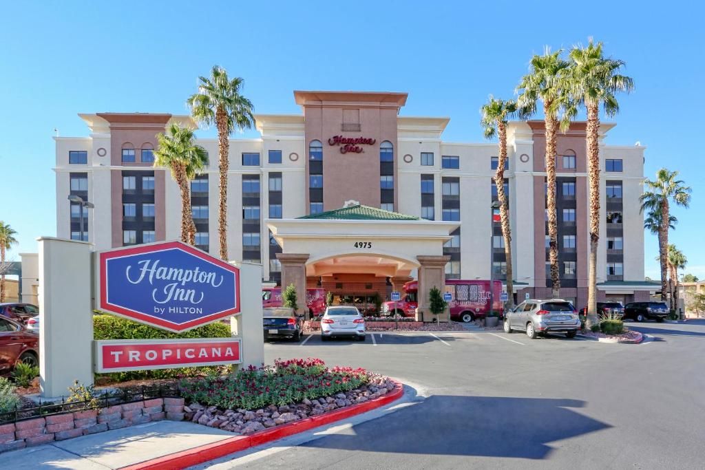 Hampton Inn Tropicana Image