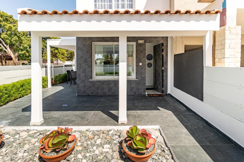 Luxurious ONE Maisonette by Ezoria Villas 2