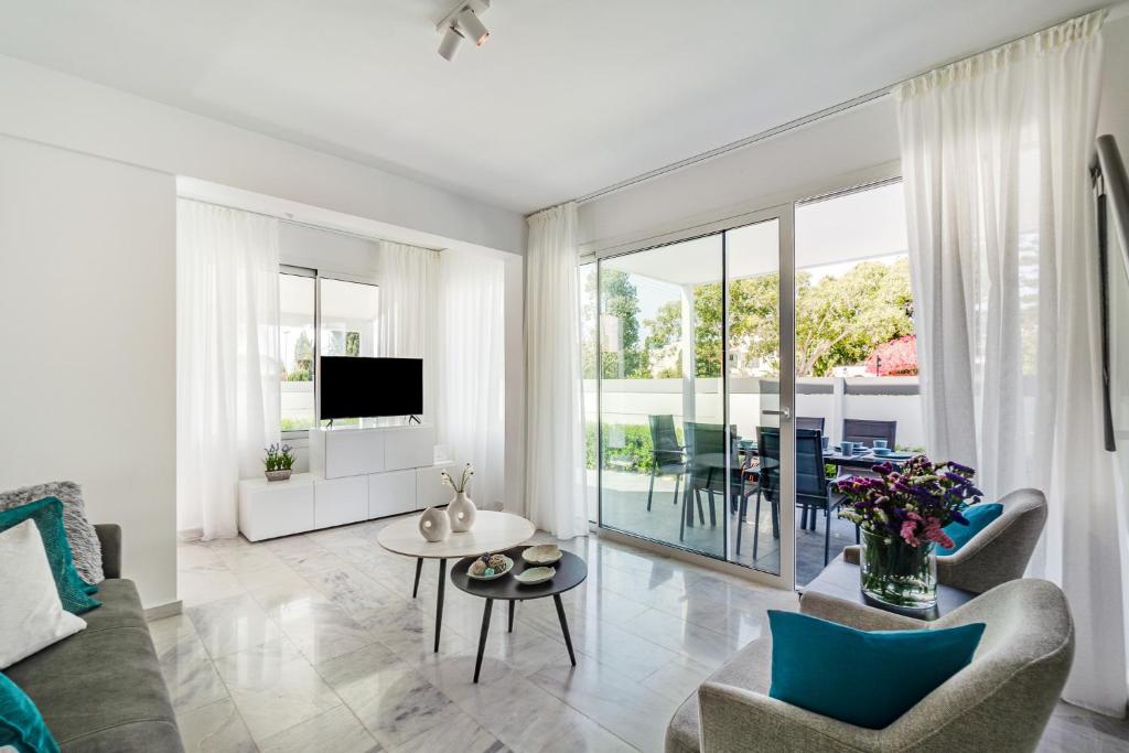Luxurious ONE Maisonette by Ezoria Villas 6