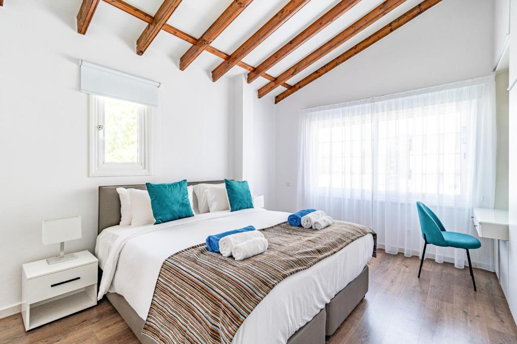 Luxurious ONE Maisonette by Ezoria Villas 3
