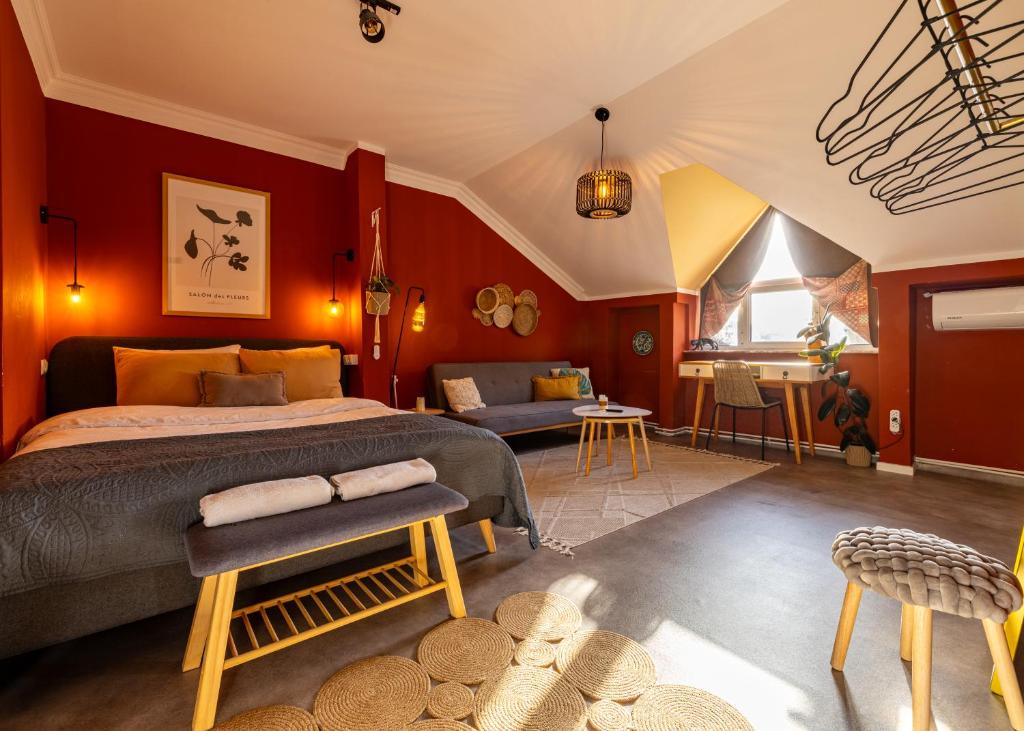 Cozy Main Square Apartment 1