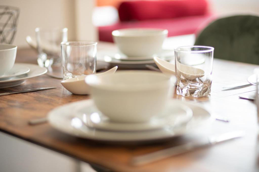 Bright Apartment with Balcony near SBB - Special MODERN LISA Apartment, Basel, up to 4 guests 6