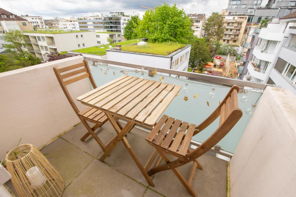 Bright Apartment with Balcony near SBB - Special MODERN LISA Apartment, Basel, up to 4 guests 7