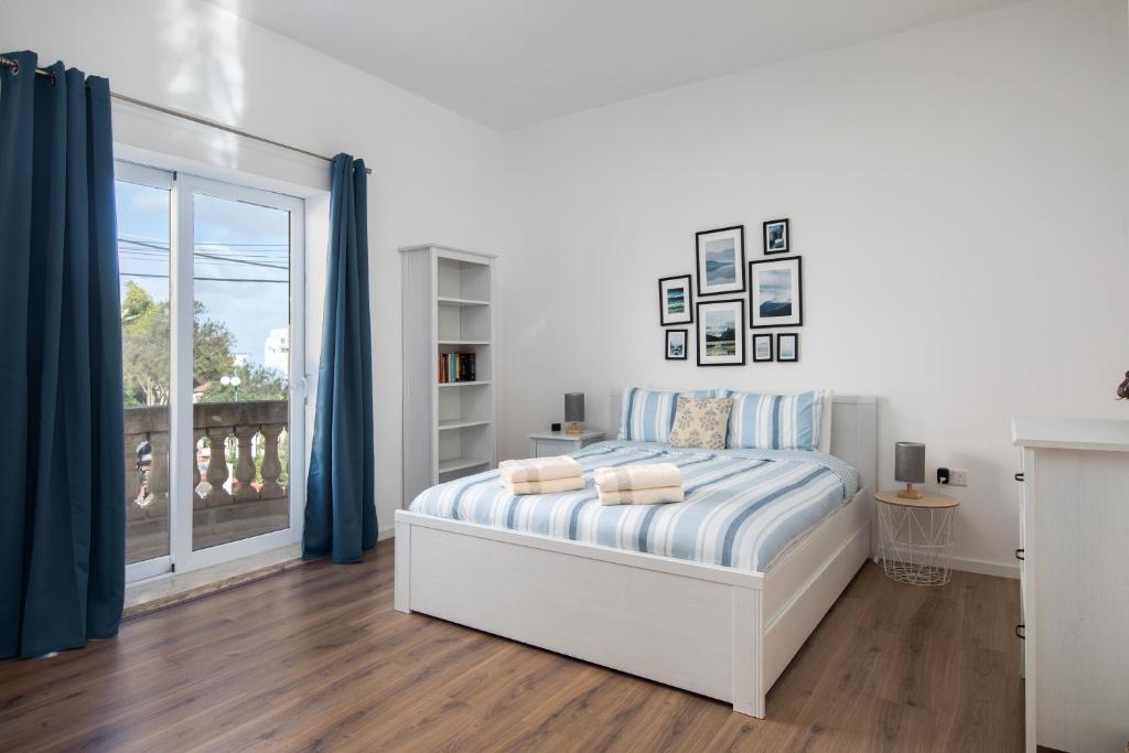 Family-Friendly Spacious Townhouse with Garden - Close to Airport 3