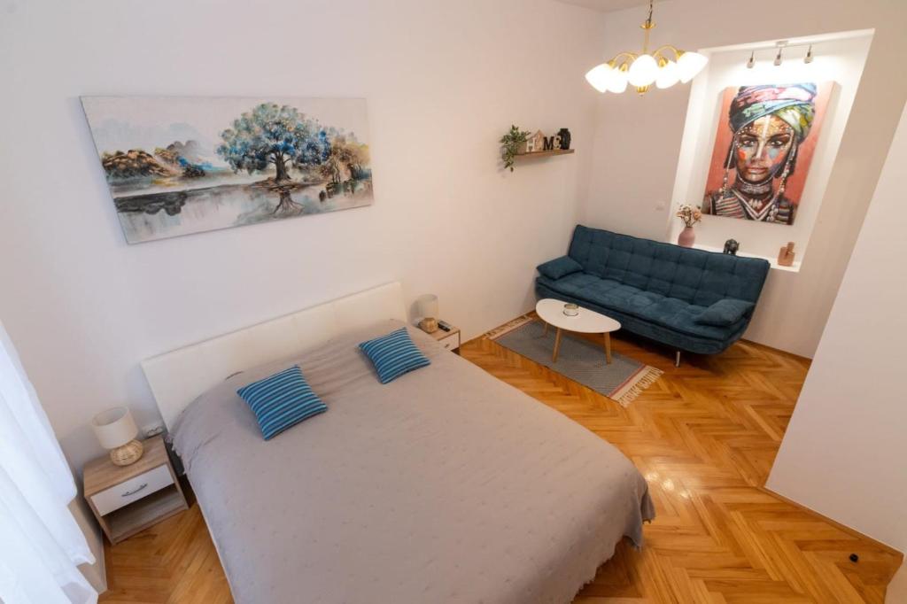 Teatro apartment 7