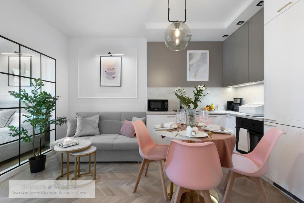 4 stars, Luxury Butterfly & Bike Apartments, Gdynia Orłowo, 6 mieszkań, z oddzielną sypialnią, windą i płatnym parkingiem, blisko drog rowerowych, niedaleko molo, golf, stadnina, adventure park, SUMMERWINTER Brand 2