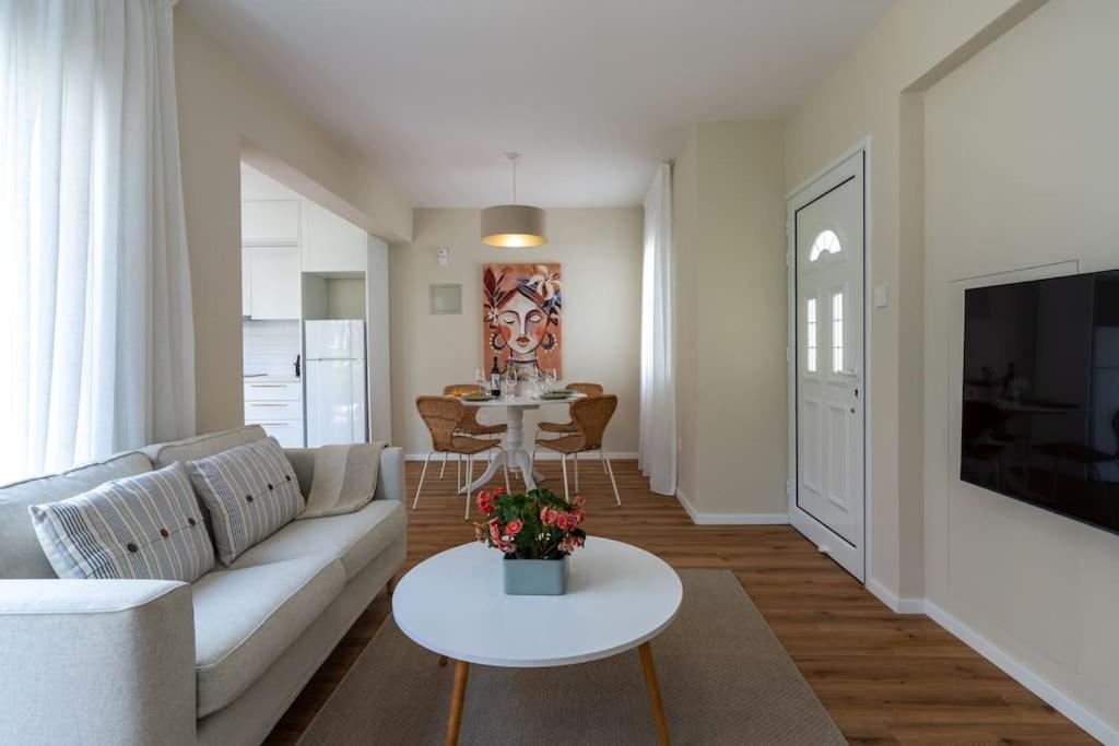 Cozy Nerina Cottage at Harbour Paphos 3