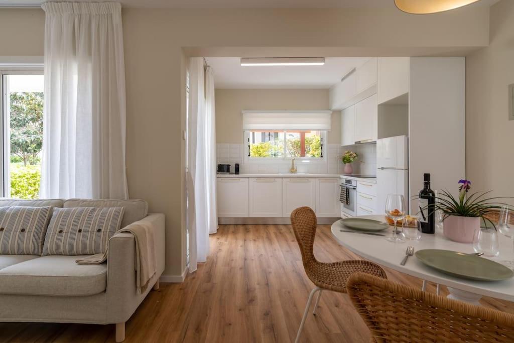 Cozy Nerina Cottage at Harbour Paphos 6