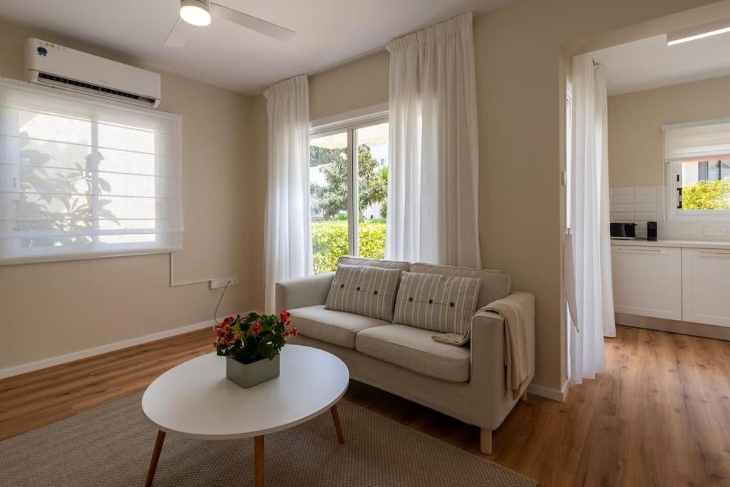 Cozy Nerina Cottage at Harbour Paphos 4