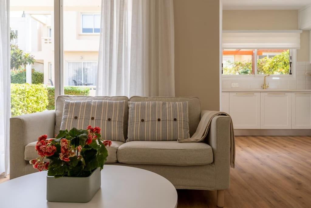 Cozy Nerina Cottage at Harbour Paphos 5