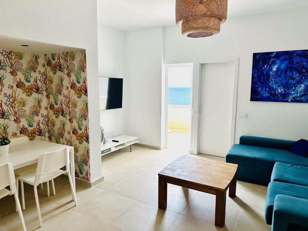 Pambnb - Modern Beachfront Apartment Hideaway 8