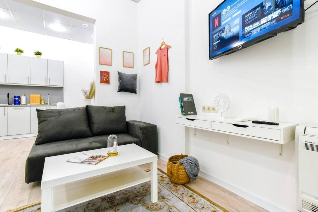 Duplex Condo Prime Location 2BTH 2 Studios 7