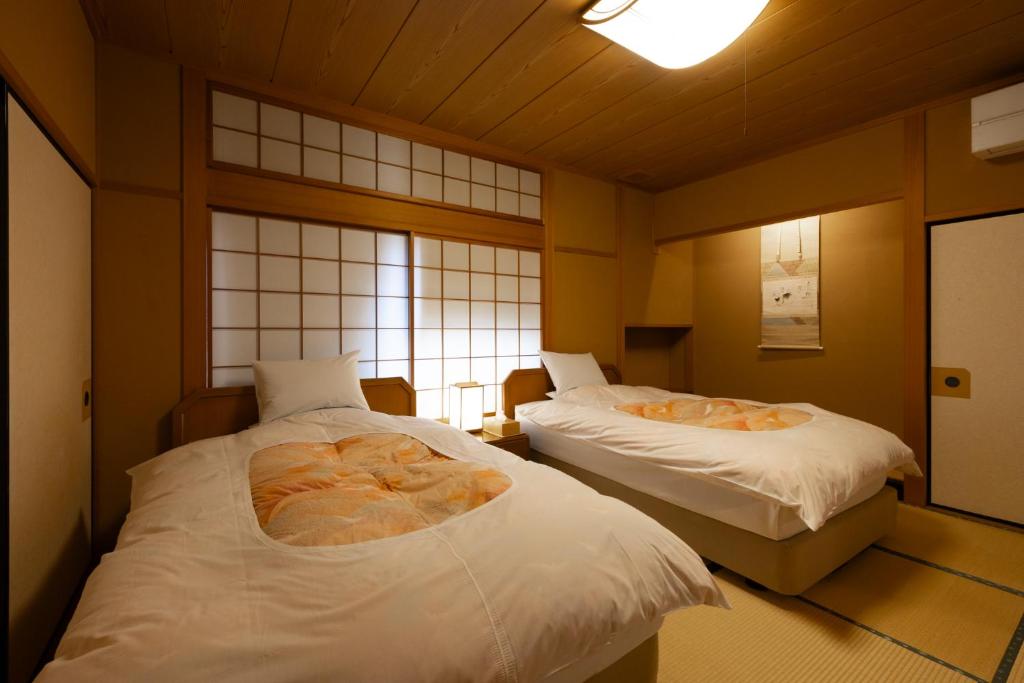 - 2 lits dans une petite chambre dans l'établissement Matsusaki, à Nomi 77 autres photos