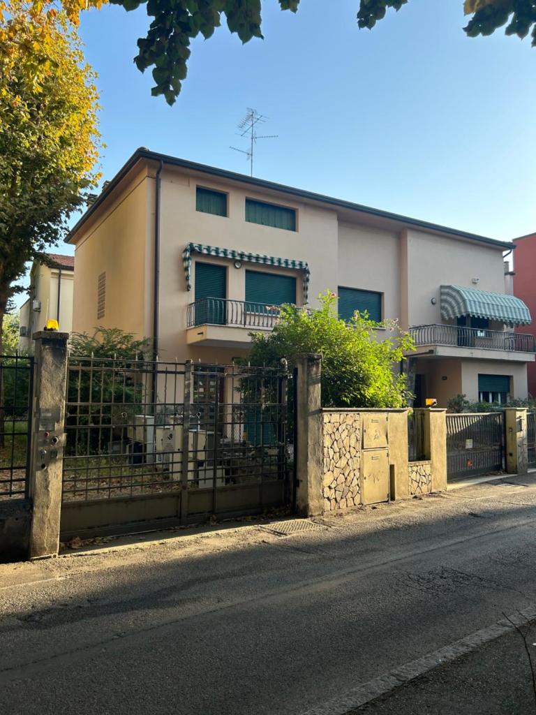 Villetta centro Imola 4 persone in matrimoniale, una piazza e mezzo e un singolo con parcheggio privato gratuito 6