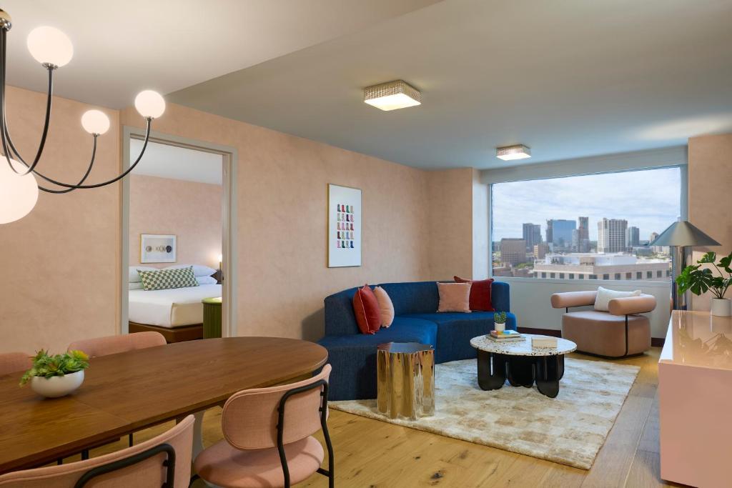 Downright Austin, A Renaissance Hotel Image